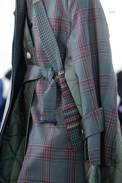 Look 17